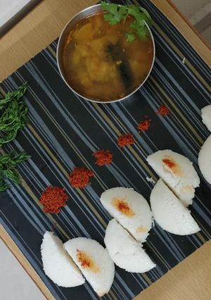 ઈડલી સંભાર (Idli Sambhar Recipe In Gujarati) રેસીપી મુખ્ય ફોટો