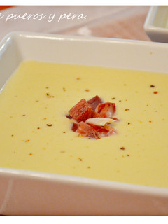 Foto principal de Crema de puerro y pera con jamón. (Thermomix)