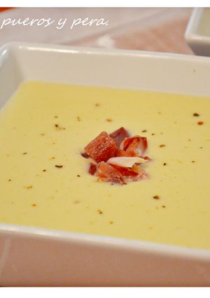 Foto principal de Crema de puerro y pera con jamón. (Thermomix)