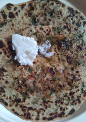 A picture of Onion & Methi paratha.