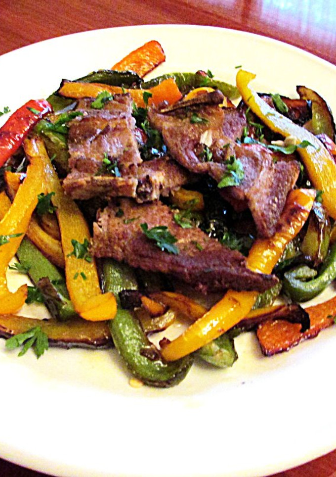 Una foto de Fritada de tres pimientos con carne de cerdo