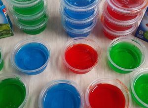 Una foto de Jello Shots/Gelatinas con Licor