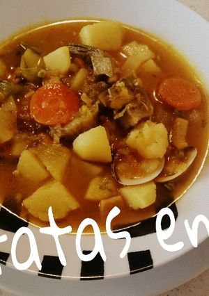 Una foto de Patatas en caldo de pescado