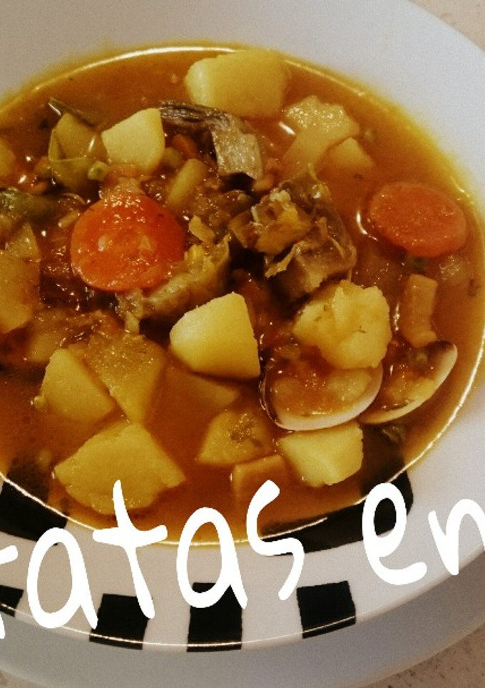 Una foto de Patatas en caldo de pescado