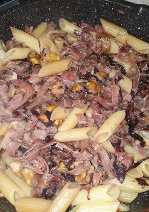 Foto di Pasta radicchio speck e noci