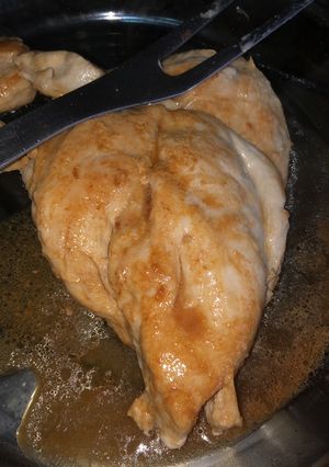 Una foto de Filete de pollo al ajo