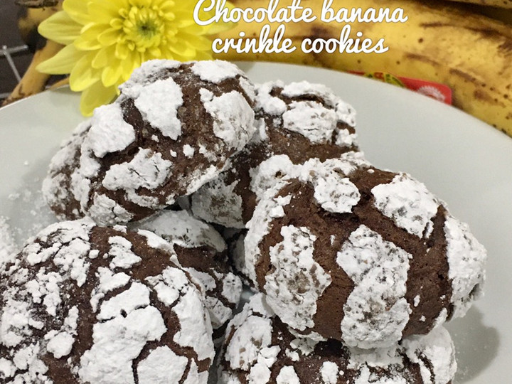Cara Gampang Menyiapkan Chocolate banana crinkle cookies Anti Gagal