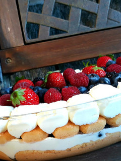 Foto di Tiramisù ai frutti di bosco