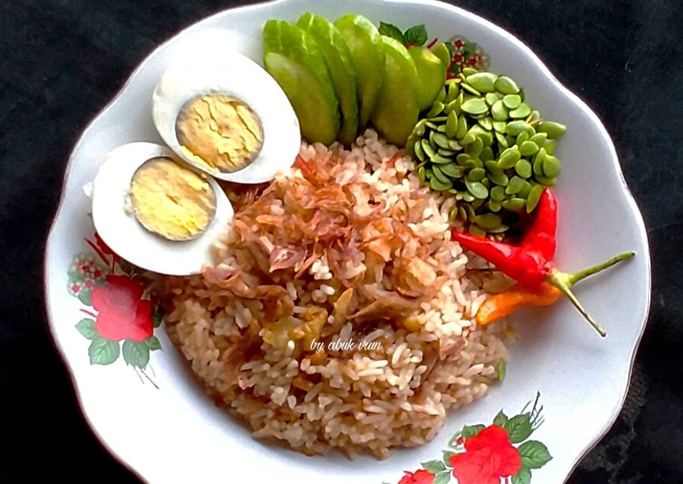 Dua mangkuk nasi goreng