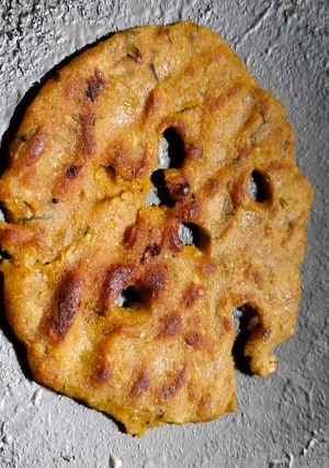 थालिपीठ (Thalipeeth Recipe In Marathi) रेसिपी चे मुख्य फोटो