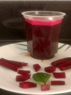 બીટ નો જ્યુસ (Beetroot Juice Recipe In Gujarati) રેસીપી મુખ્ય ફોટો