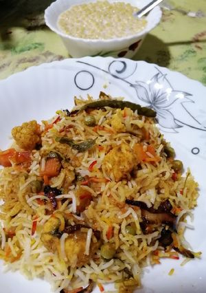 વેજ બિરયાની(Veg Biryani Recipe in Gujarati) રેસીપી મુખ્ય ફોટો