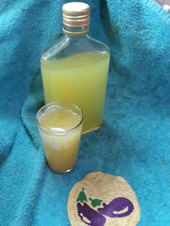 Una foto de Infusión de alpistre con jengibre y cúrcuma