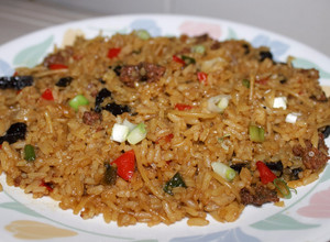 Una foto de Arroz navideño con cerdo y frutos secos