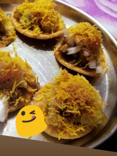 A picture of Sev puri.