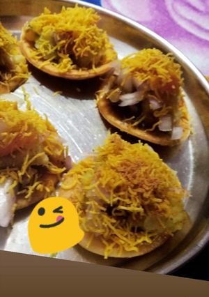 A picture of Sev puri.