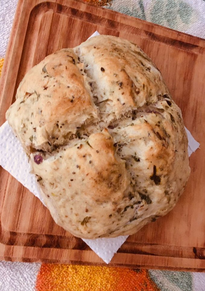 Una foto de PAN CON VERDEOS Y AJO 😋🤗🍞🥖🍞🧄🧅🥬🤗😋🤗