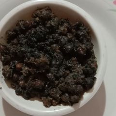 A picture of Dry black grams.
