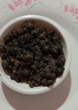 A picture of Dry black grams.