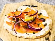 A picture of red onion pizza