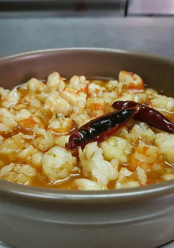 Una foto de Gambas Al Ajillo en cazuela de barro