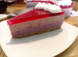 Una foto de Tarta tricolor de Yogurt