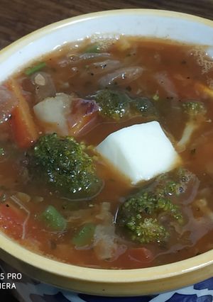 A picture of (Mix vegetable soup).