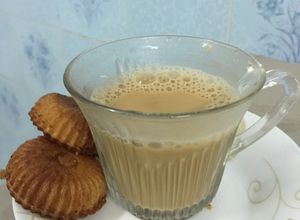صورة لوصفة شاي كرك مع الميني كعك ☕️🍩