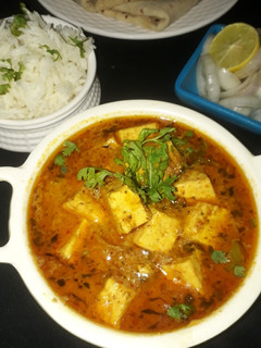 ढाबा स्टाइल कढ़ाई पनीर (Dhaba style kadai paneer recipe in hindi) रेसिपी मुख्य फोटो