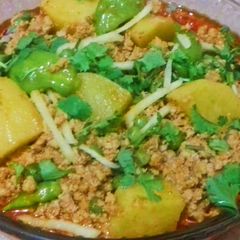 A picture of Aloo Matar Qeema.