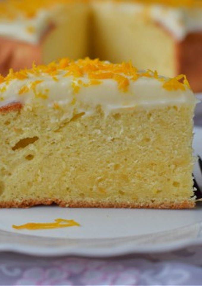 Una foto de Bizcocho de naranja con crema de queso