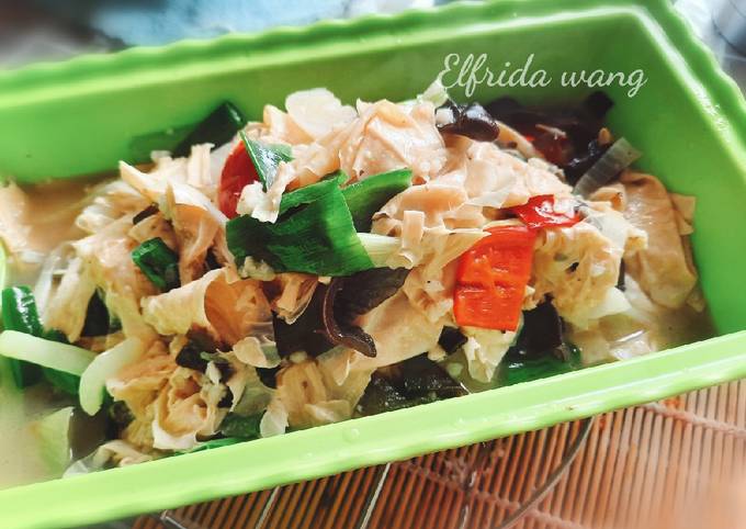 Tumis kembang tahu jamur kuping