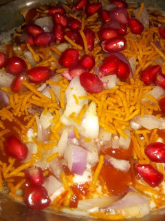 रोटी चाट (Roti Chaat recipe In Hindi) रेसिपी मुख्य फोटो