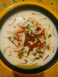 बचे हुए चावल से बनाई स्वादिष्ट खीर (bache huye chawal se banaye swadist kheer recipe in Hindi) रेसिपी मुख्य फोटो