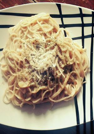 Una foto de Espaguetis con bechamel de apio y parmesano