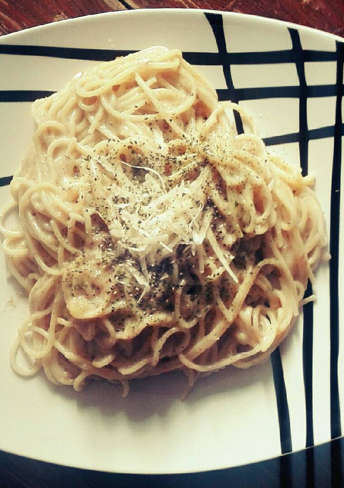 Una foto de Espaguetis con bechamel de apio y parmesano