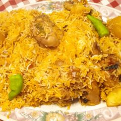 A picture of Chicken Aloo rice.