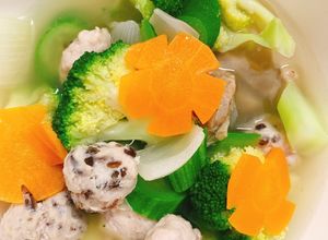 Hình của món Canh mọc sườn non rau củ.