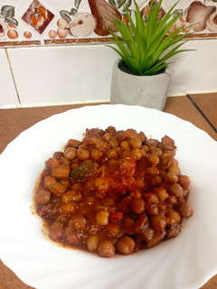 Una foto de Potaje de chocos y gambones