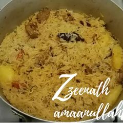 A picture of Aloo Gosht Pulao Biryani.