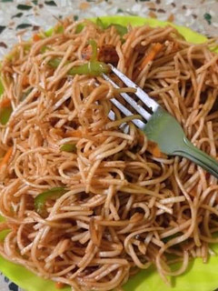 नूडल्स (Noodles recipe in hindi) रेसिपी मुख्य फोटो