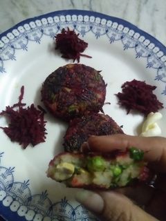 स्टफ रेड कटलेट (Stuffed red cutlet recipe in Hindi) रेसिपी मुख्य फोटो