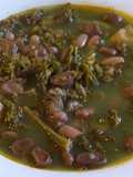 Caldo de verduras con kale, habitas y judías blancas