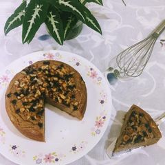 A picture of Banana Walnut Cake.