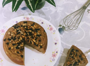 A picture of Banana Walnut Cake.