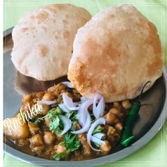 A picture of Chana Bhatura.