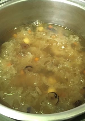 平民版燕窩-銀耳蓮子湯 的食譜成品照片