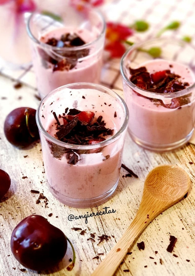 Una foto de Mousse de cerezas