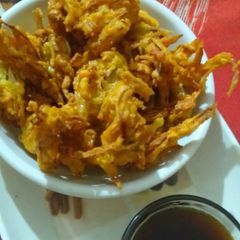A picture of Crispy Onion Bhajiya.