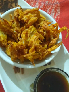 A picture of Crispy Onion Bhajiya.